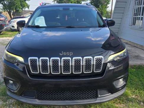 Used 2019 Jeep Cherokee Latitude Plus FWD image 2