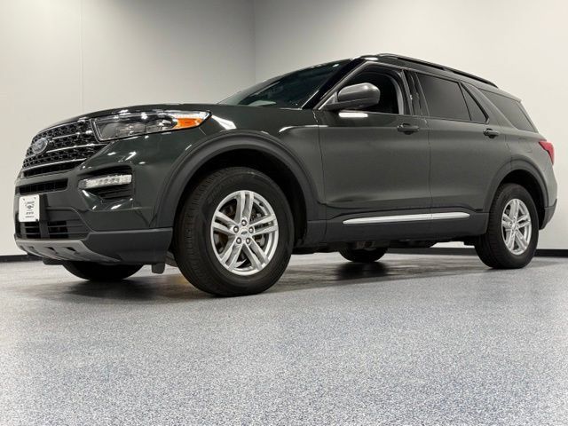Used 2023 Ford Explorer XLT w/ Equipment Group 202A AWD/4WD image 4