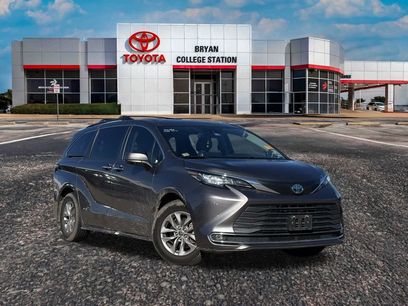 Used 2022 Toyota Sienna XLE