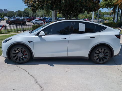 Used 2022 Tesla Model Y Performance AWD/4WD image 7