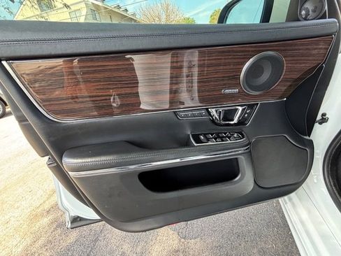 Used 2018 Jaguar XJ R-Sport image 27