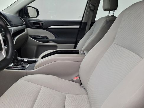 Used 2018 Toyota Highlander LE image 17