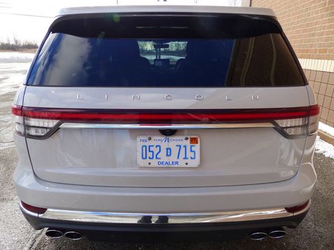 Used 2024 Lincoln Aviator Reserve w/ Equipment Group 201A image 7