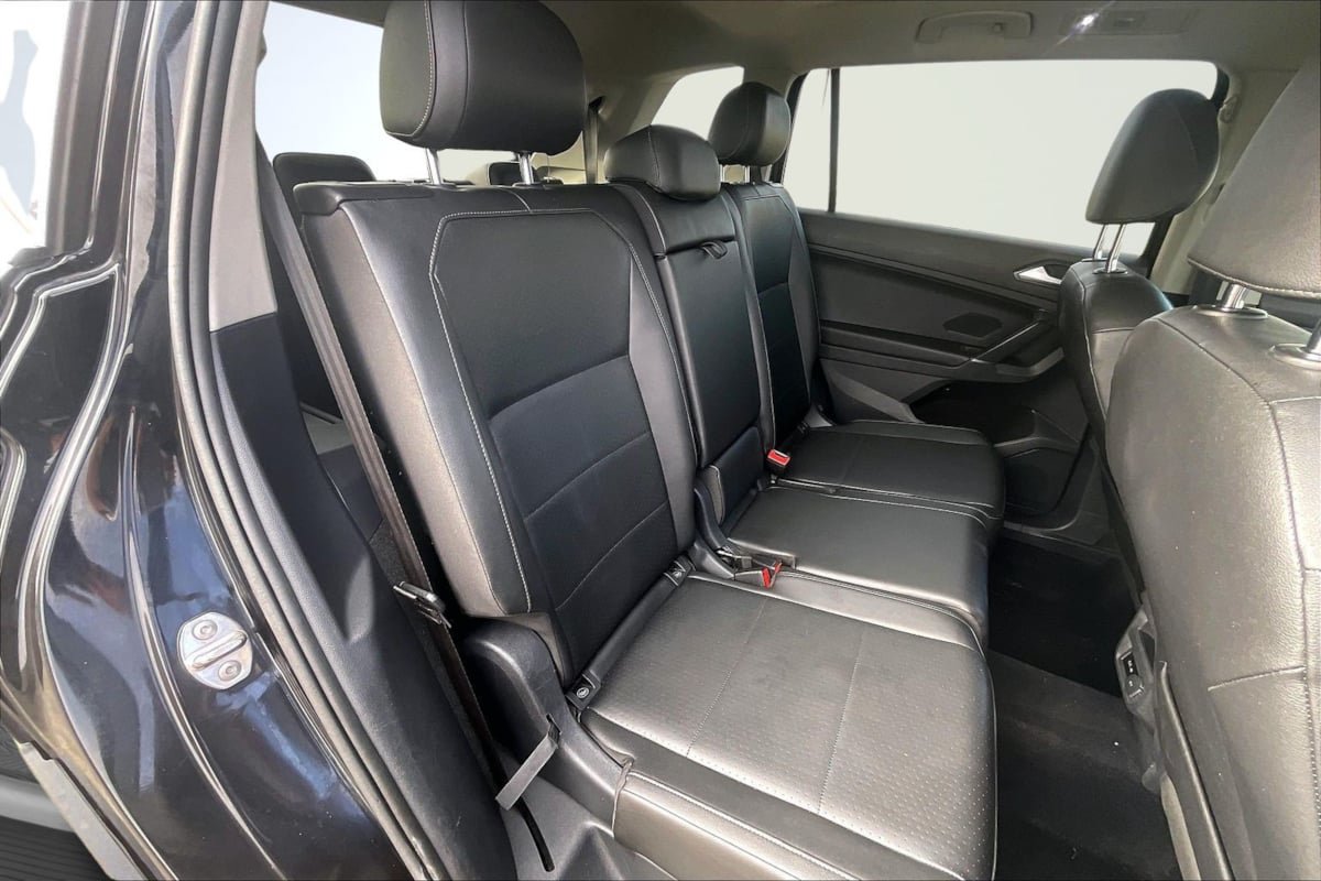 Used 2018 Volkswagen Tiguan SE w/ Panoramic Sunroof Package FWD image 27