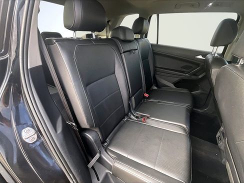 Used 2018 Volkswagen Tiguan SE w/ Panoramic Sunroof Package image 27