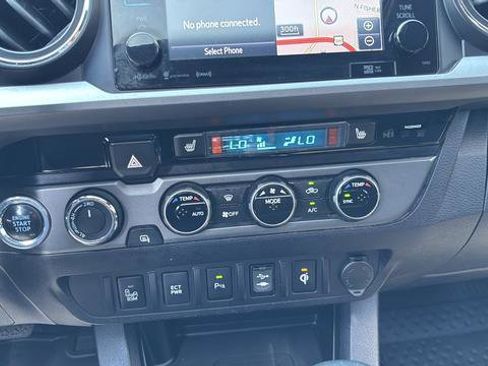 Used 2017 Toyota Tacoma TRD Off-Road w/ Premium & Technology Package AWD/4WD image 16