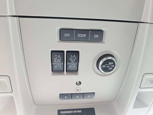 Used 2020 Chevrolet Suburban Premier w/ Premier 6.2L Value Package image 34