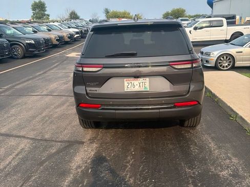 Used 2023 Jeep Grand Cherokee Altitude AWD/4WD image 8