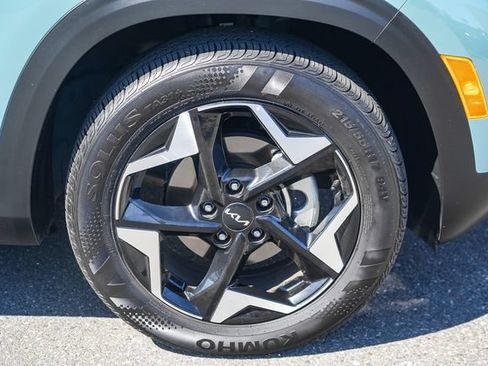 Certified 2025 Kia Seltos EX FWD image 11