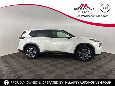 Used 2025 Nissan Rogue SV image 5