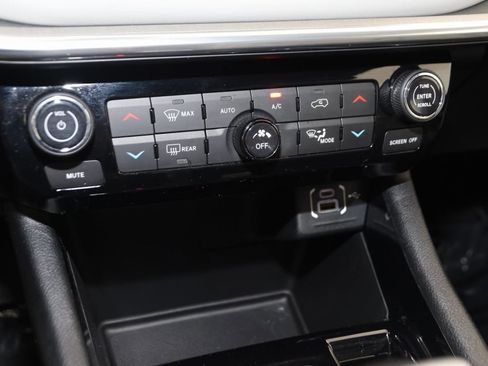 Used 2024 Jeep Compass Limited image 27