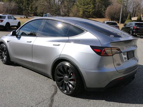 Used 2024 Tesla Model Y Performance image 3