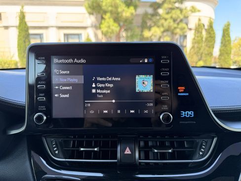 Used 2019 Toyota C-HR LE FWD image 25