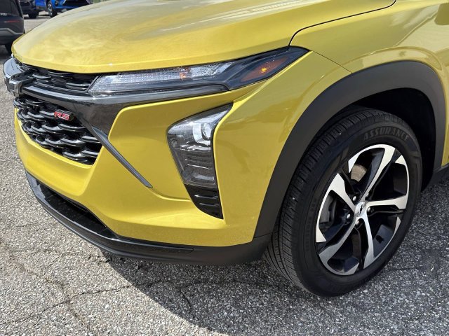 Certified 2024 Chevrolet Trax RS w/ Sunroof Package FWD image 7