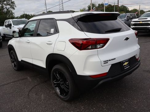 New 2026 Chevrolet TrailBlazer LT w/ Midnight Edition AWD/4WD image 3