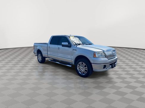 Used 2007 Lincoln Mark LT 4x4 image 2