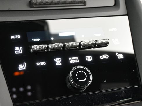 Certified 2024 Porsche Macan 4 Electric image 14