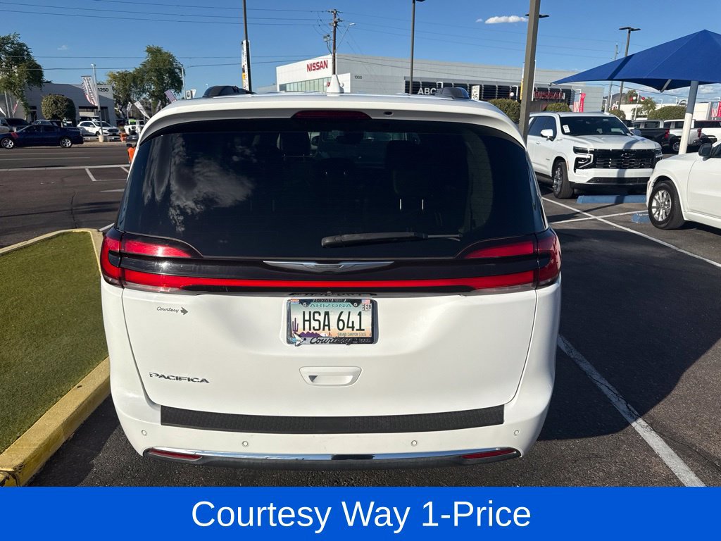 Used 2021 Chrysler Pacifica Touring-L FWD image 6