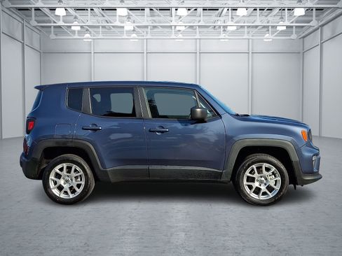 Used 2023 Jeep Renegade Latitude AWD/4WD image 7