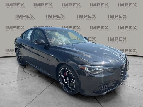 Used 2024 Alfa Romeo Giulia Veloce RWD image 7