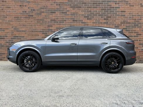 Certified 2023 Porsche Cayenne image 2