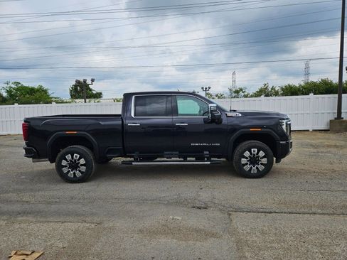 New 2026 GMC Sierra 3500 Denali w/ Technology Package AWD/4WD image 7