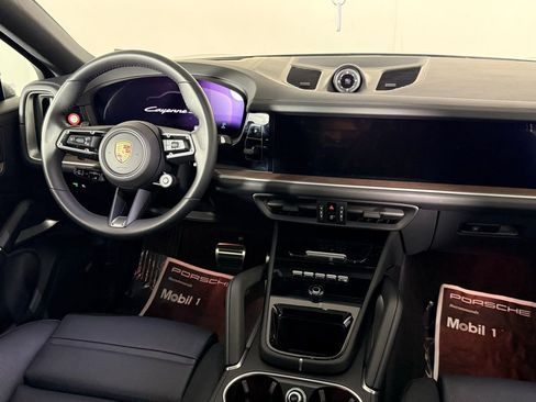 Certified 2025 Porsche Cayenne S image 21