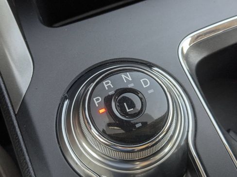 Used 2020 Ford Fusion SE FWD image 25