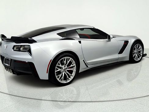Used 2015 Chevrolet Corvette Z06 w/ 3LZ Preferred Equipment Group RWD image 5