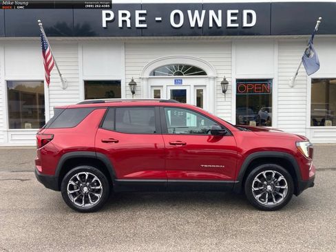 Used 2025 GMC Terrain Elevation w/ Elevation Premium Package AWD/4WD image 4