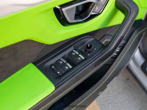 Used 2021 Lamborghini Urus image 21