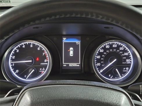 Used 2018 Toyota Camry SE image 32