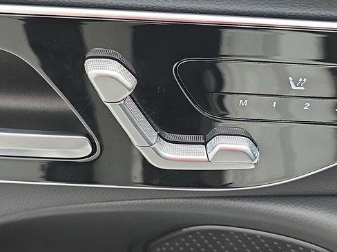 Used 2025 Mercedes-Benz E 350 Sedan image 29