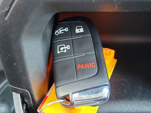 Used 2025 RAM ProMaster 2500 w/ Convenience Group image 15