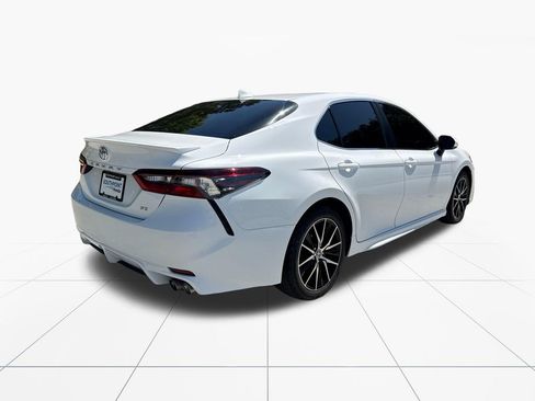 Used 2024 Toyota Camry SE FWD image 9