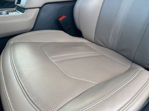 Used 2024 Ford Expedition Limited image 17