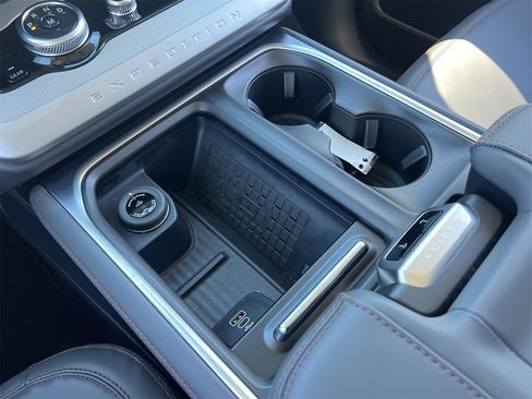 New 2025 Ford Expedition Active image 8