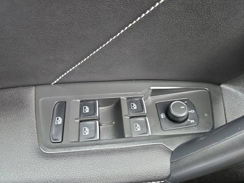 Used 2024 Volkswagen Tiguan SE FWD image 29