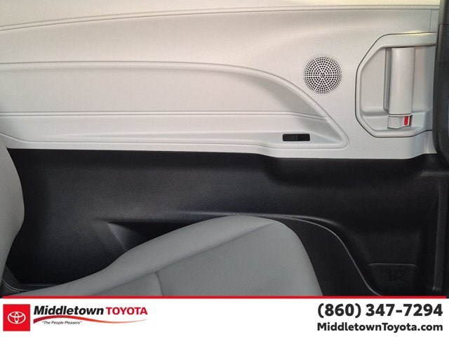 Used 2026 Toyota Sienna XLE FWD image 29