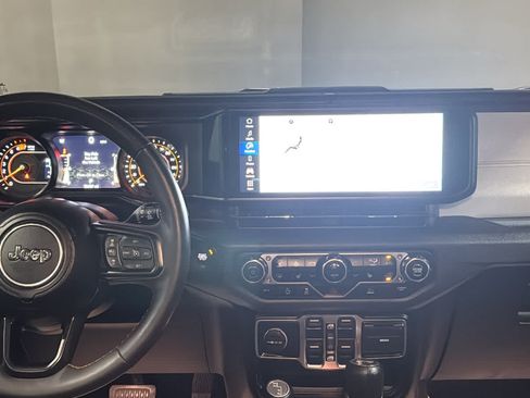 Used 2024 Jeep Wrangler Unlimited Sport AWD/4WD image 29