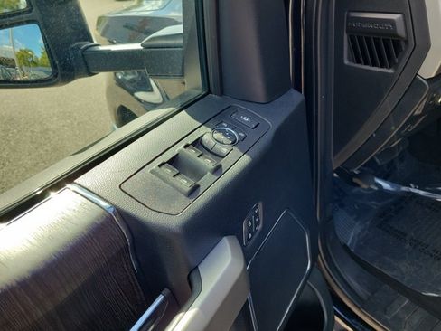 Used 2021 Ford F250 Lariat w/ Lariat Ultimate Package AWD/4WD image 15