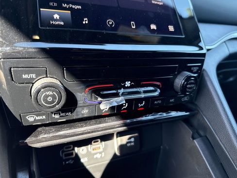 New 2025 Jeep Grand Cherokee L Laredo w/ Trailer Tow Package image 31