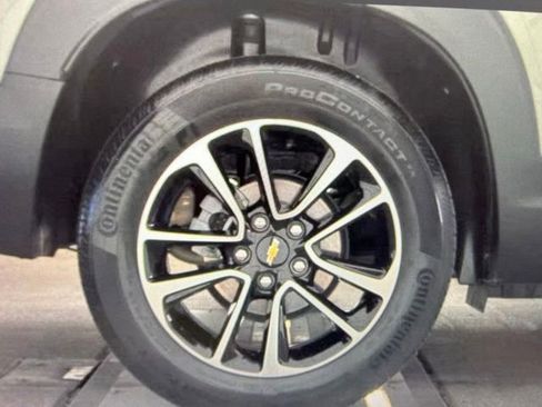 Used 2025 Chevrolet TrailBlazer LT w/ Convenience Package FWD image 11