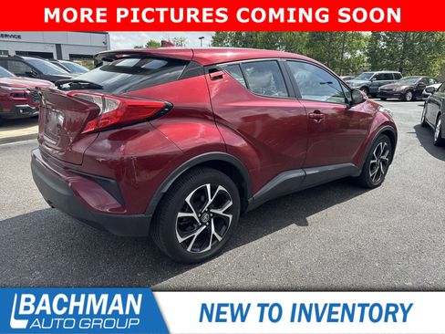 Used 2018 Toyota C-HR XLE image 3
