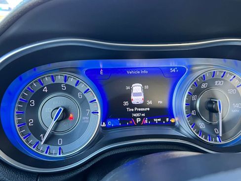 Used 2022 Chrysler 300 Touring L w/ Comfort Group image 18