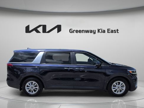 Certified 2024 Kia Carnival LX FWD image 5