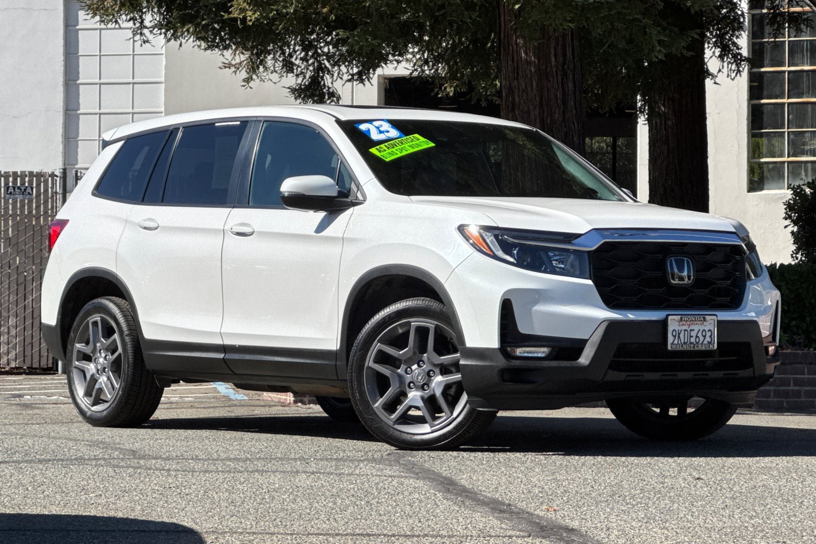 Used 2023 Honda Passport EX-L image 2
