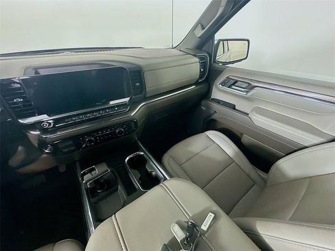 Used 2024 Chevrolet Silverado 1500 LTZ image 11