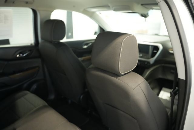 Used 2018 GMC Acadia SLE AWD/4WD image 19