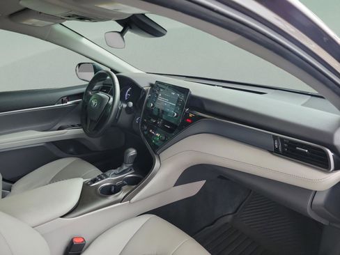 Used 2024 Toyota Camry SE image 13